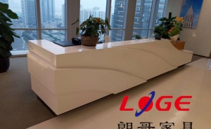 在選購公司接待臺(tái)的時(shí)候我們應(yīng)該注意一些什么？